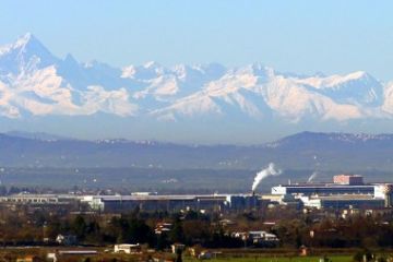 Dalla località Zuccaro, cui si arriva con breve passeggiata dal Belvedere San Martino, nelle giornate limpide si ammirano le Alpi.